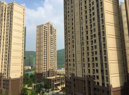 International community high-rise decoration